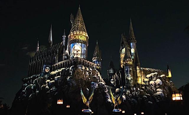 Hogwarts Castle Projection Shows photo, from ThemeParkInsider.com